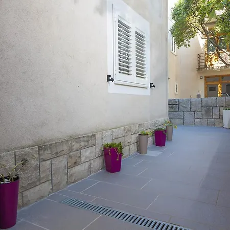 Marina 马卡尔斯卡