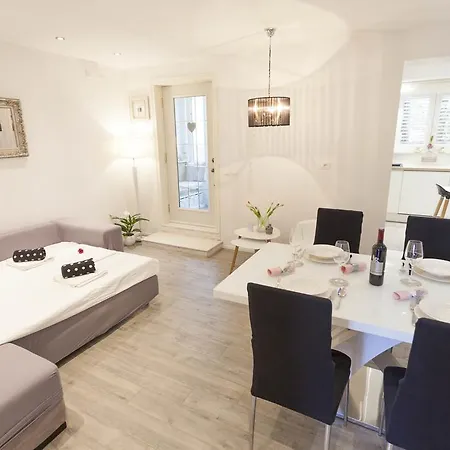 Marina Apartment *
